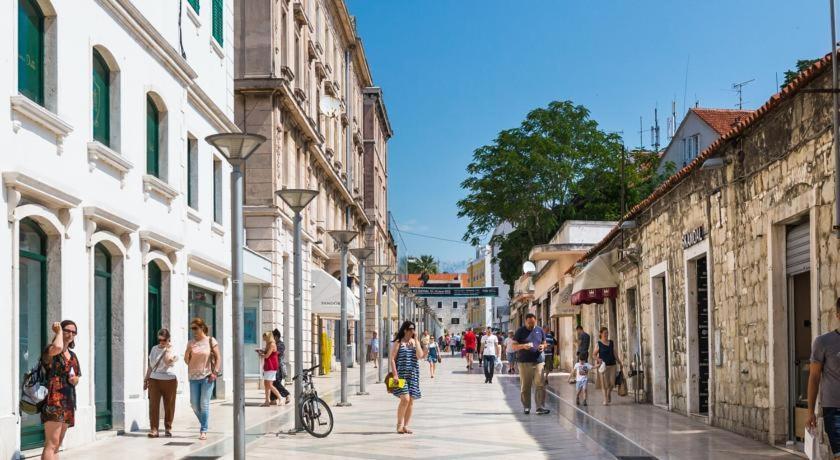 Apartment Paola With Free Private Parking Place Split Buitenkant foto