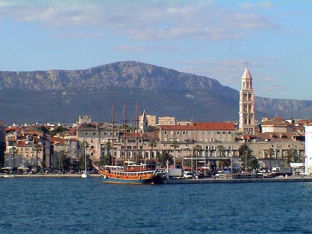 Apartment Paola With Free Private Parking Place Split Buitenkant foto