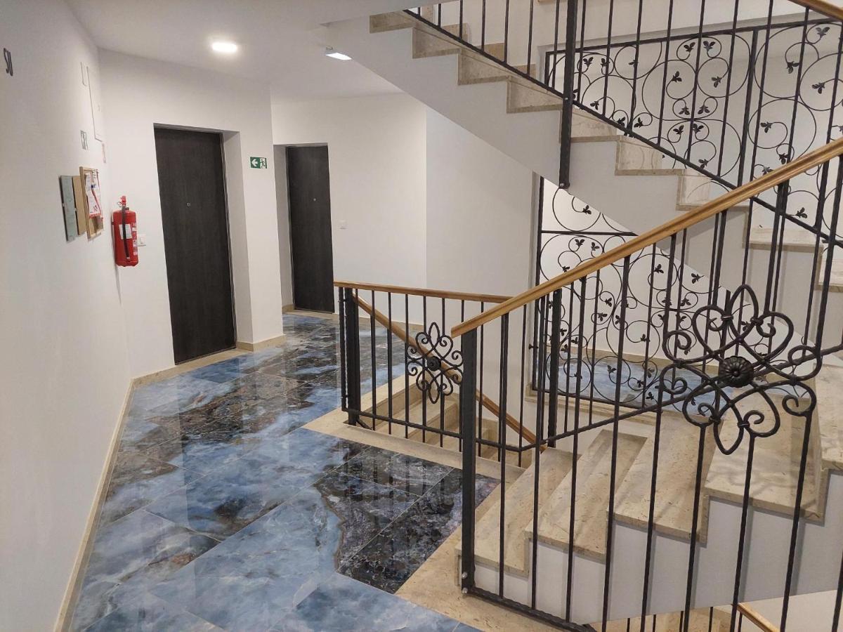 Apartment Paola With Free Private Parking Place Split Buitenkant foto