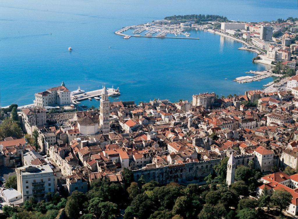 Apartment Paola With Free Private Parking Place Split Buitenkant foto
